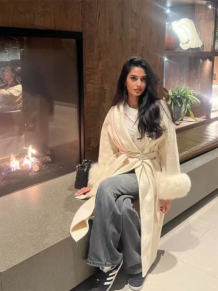 Elegant Warm Coat with Faux Fur Details
