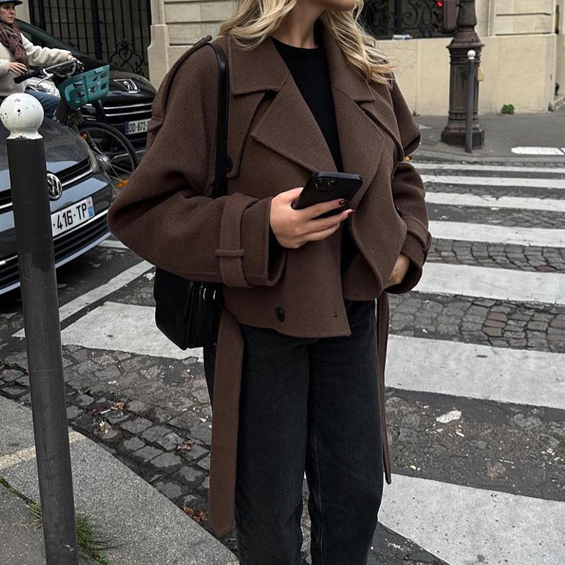 Women's Fashionable Short Trench Coat with Spacious Flap Pockets and Tailored Fit