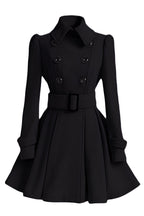 Women's Elegant Trench Coat with Tailored Cut and Decorative Buttons