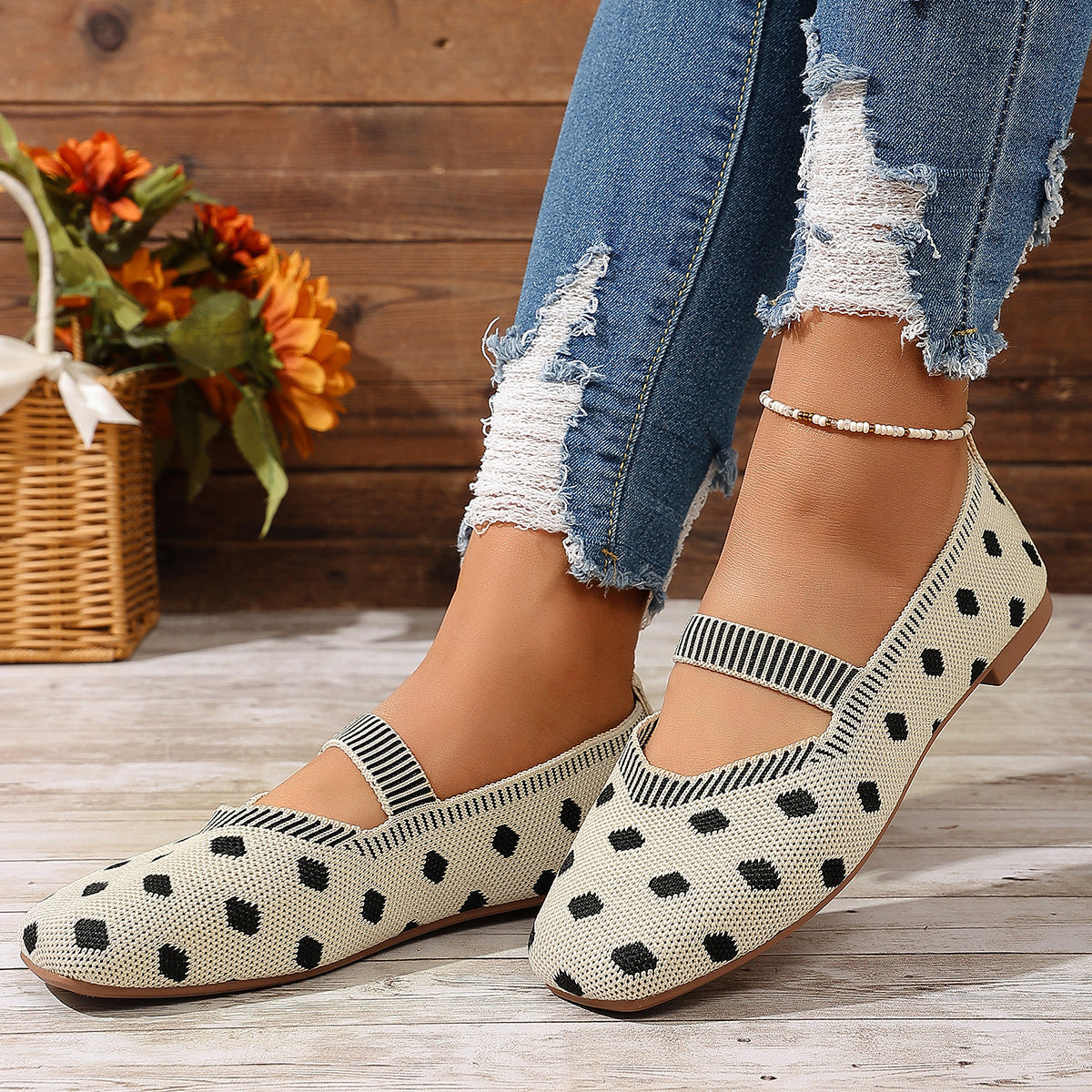 Women's Ballet Flats with Elastic Strap and Polka Dots