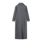 Elegant Winter Coat with High Collar and Practical Pockets