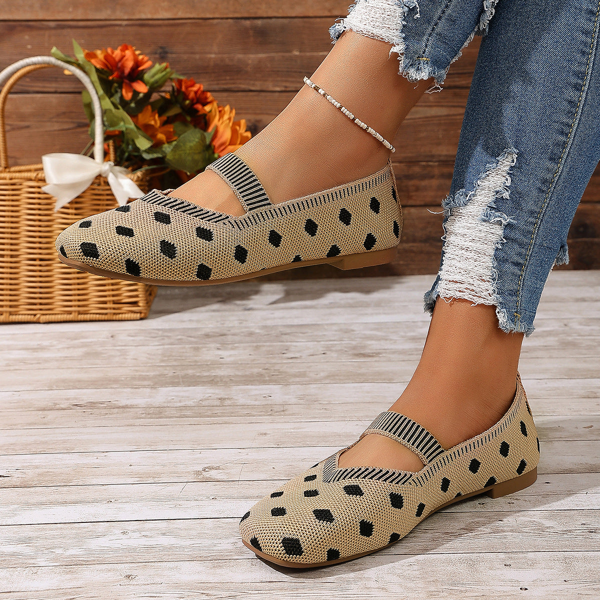 Women's Ballet Flats with Elastic Strap and Polka Dots