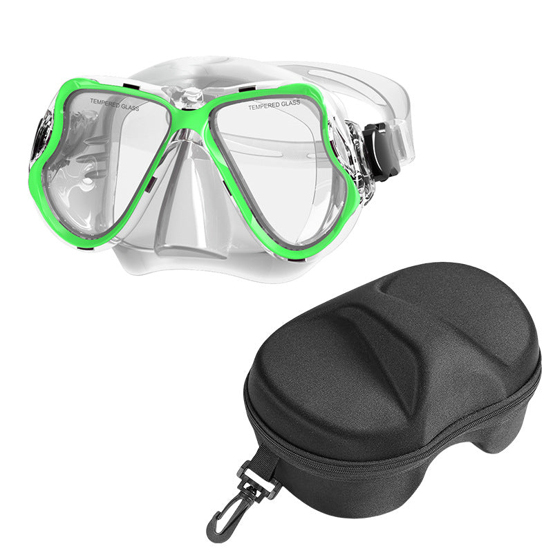 Diving mask with wide field of vision
