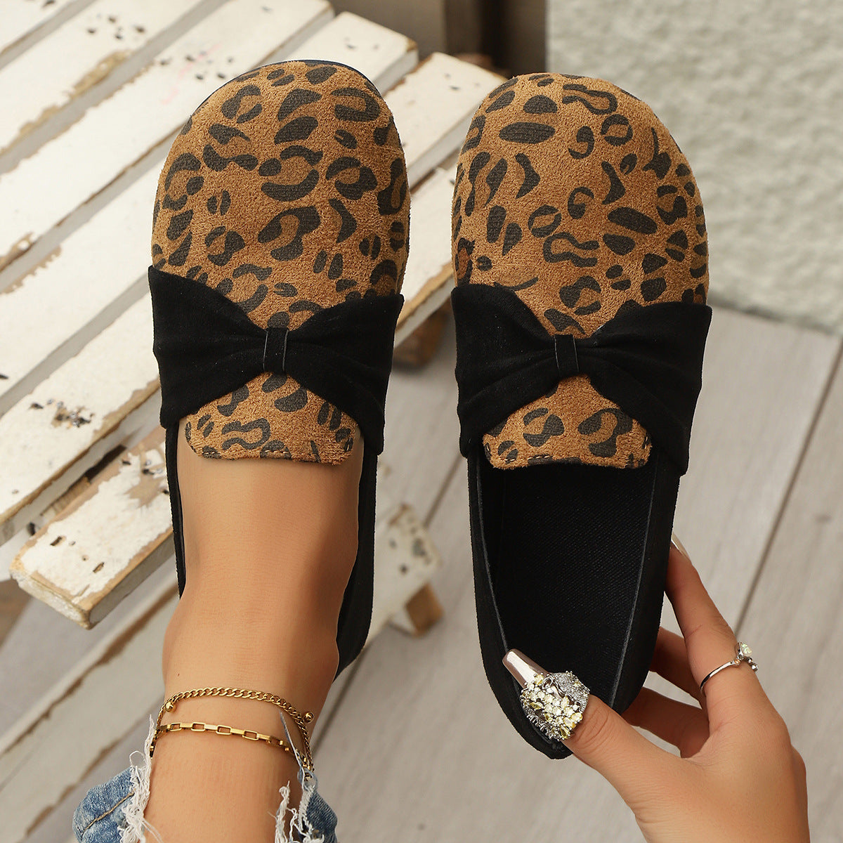 Women's Ballet Flats with Elegant Strap and Shimmering Detail