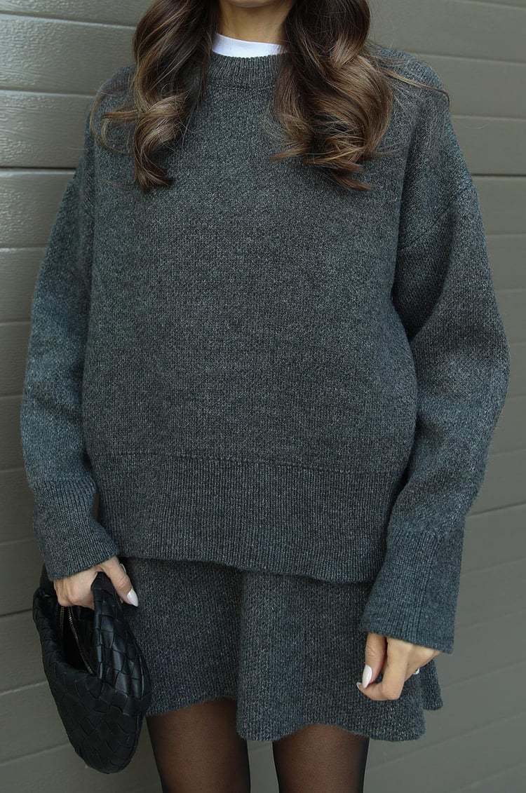 Women's Comfortable Knit Pullover with Dropped Shoulders and Fashionable Hem