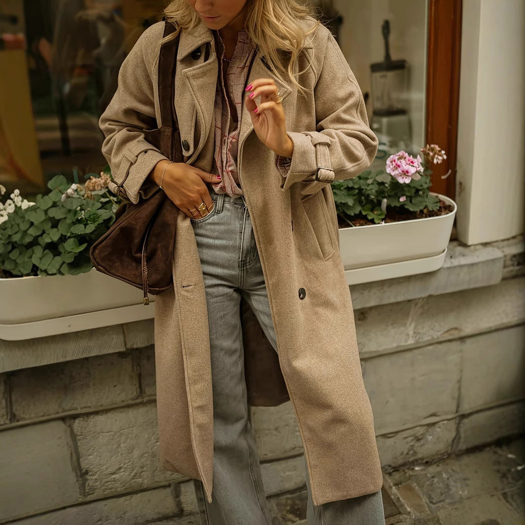 Elegant Wool Coat with Practical Belt
