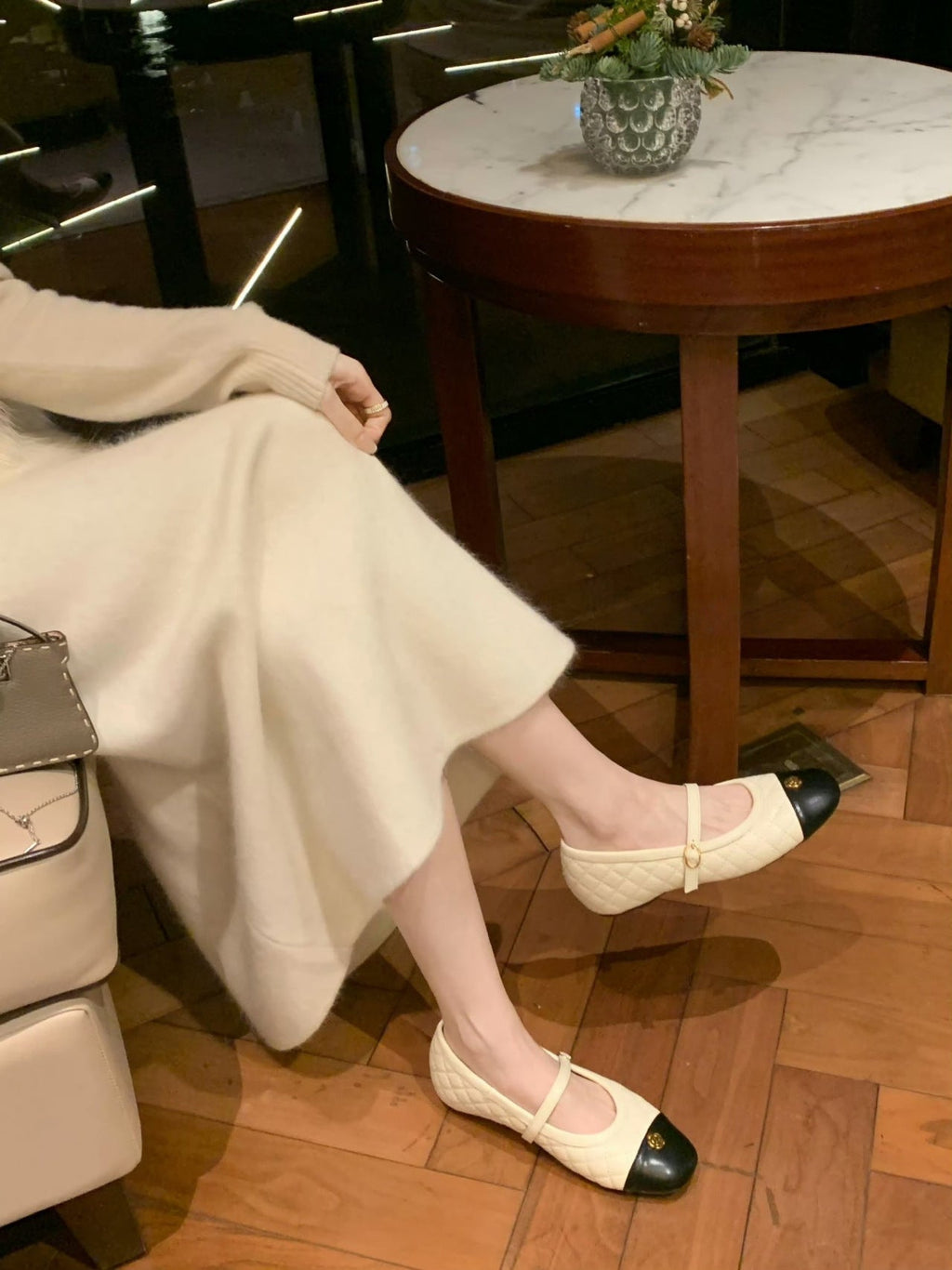 Women's Ballet Flats with Elegant Strap