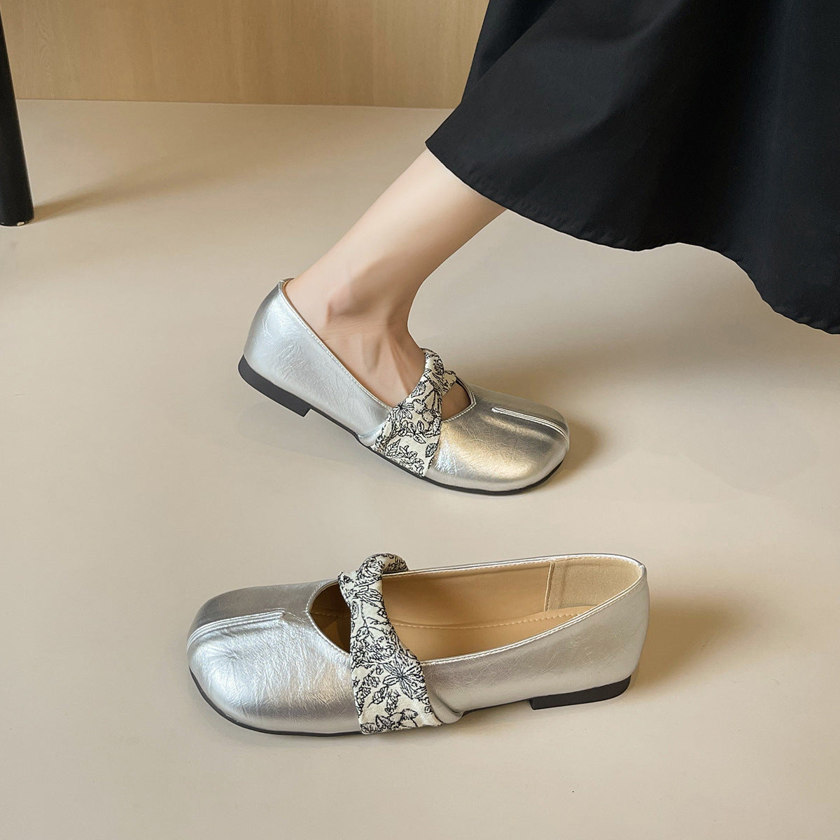 Women's Ballet Flats with Floral Strap and Comfortable Sole