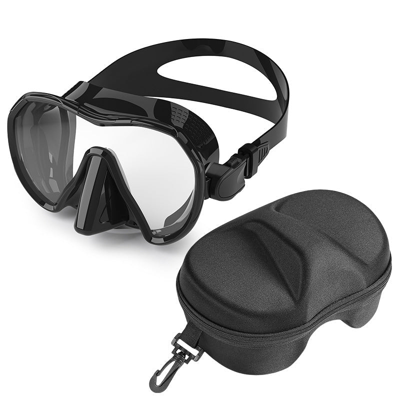 Diving mask with wide field of vision