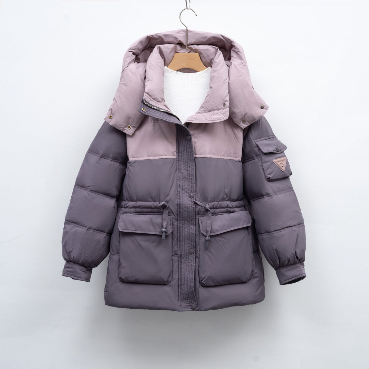 Women's Fashionable Winter Jacket with Functional Pockets and Large Hood