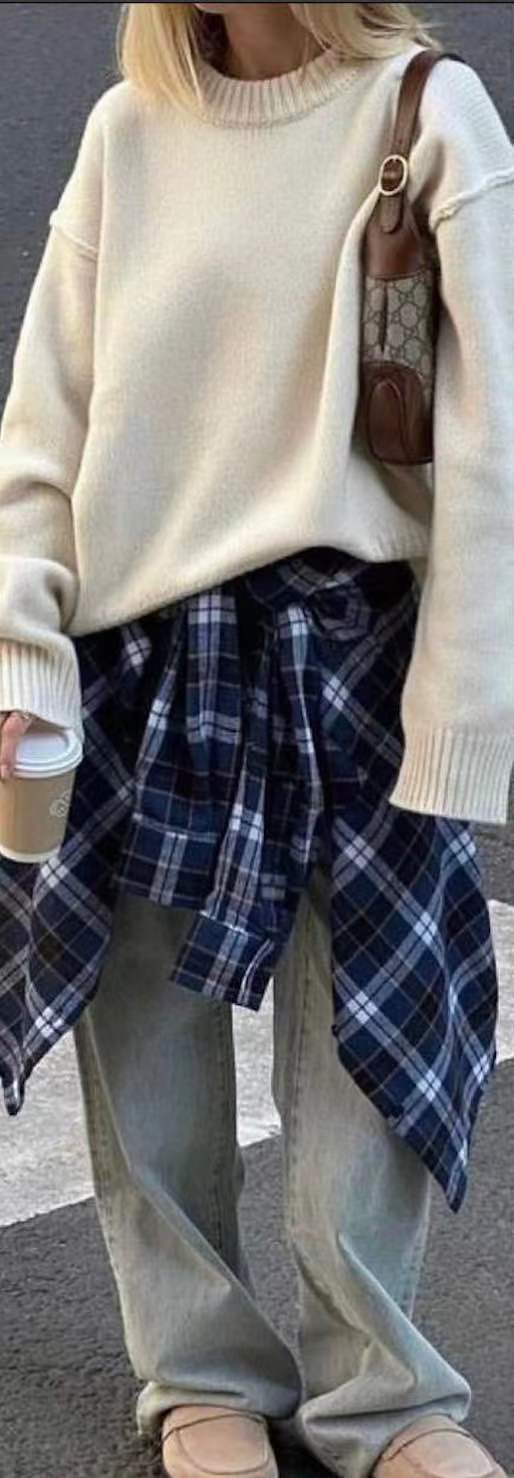 Women's Long-Sleeve Shirt in Casual Plaid