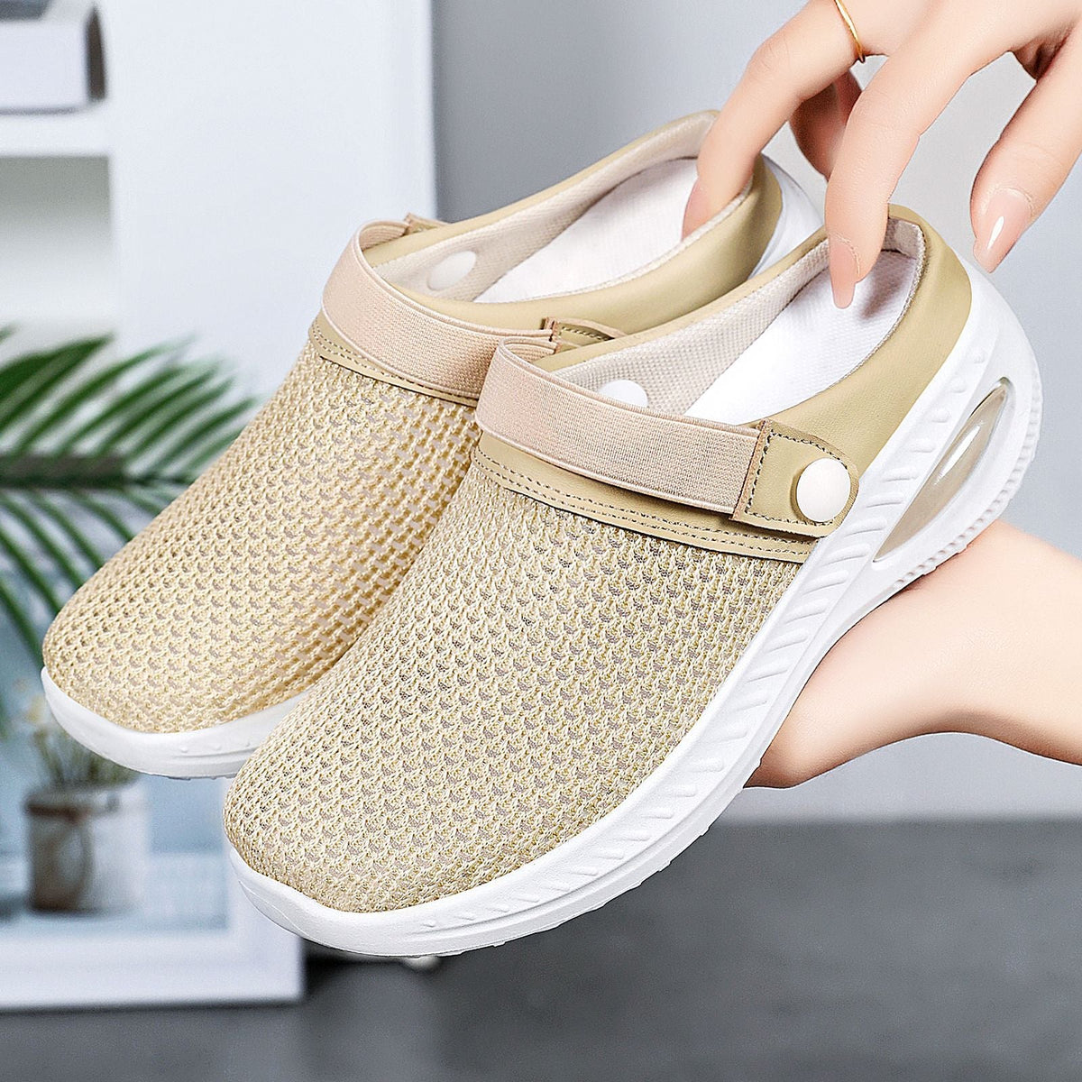 Women's Breathable Clogs with Elastic Strap