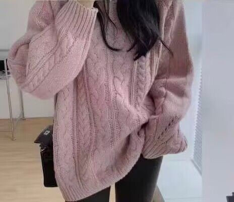 Women's Chunky Knit Sweater in Casual Oversized Style with Cable Pattern