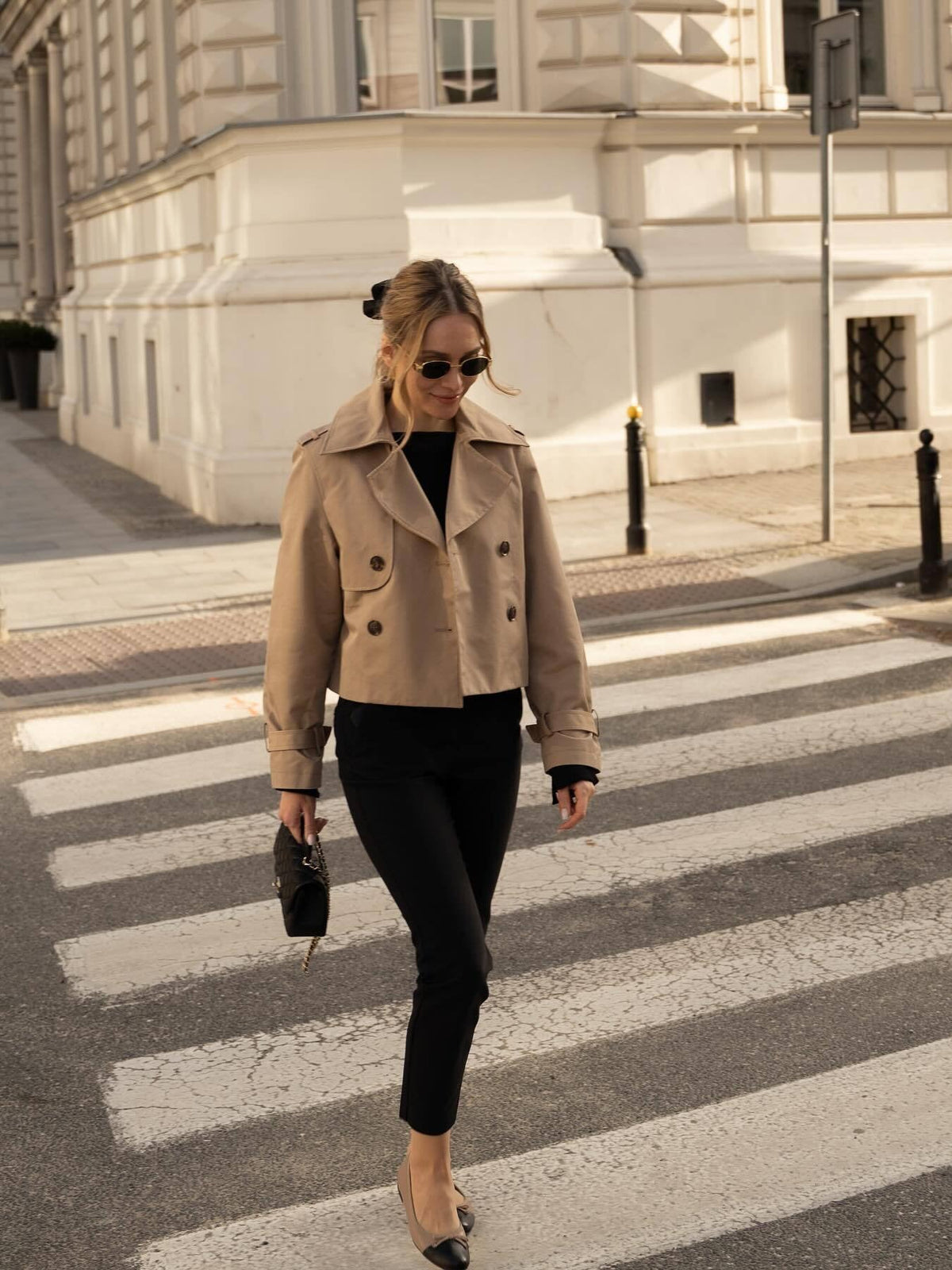 Women's Cropped Trench Jacket with Double-Breasted Button Placket and Adjustable Sleeves