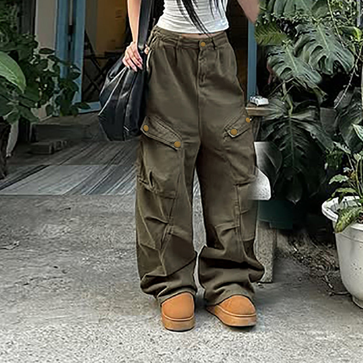 Women's Wide-Leg Cargo Pants with Multiple Pockets
