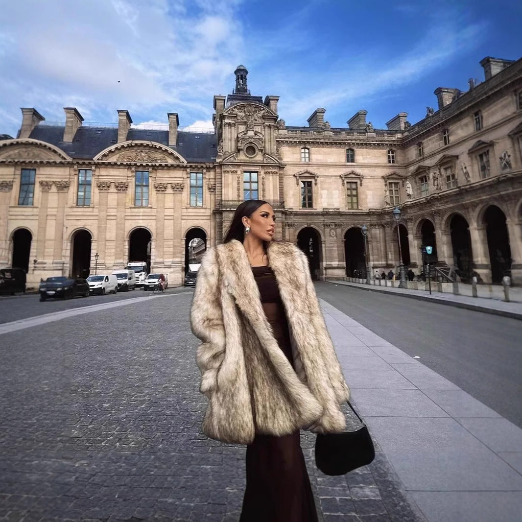 Women's Luxurious Faux Fur Coat with Voluminous Collar