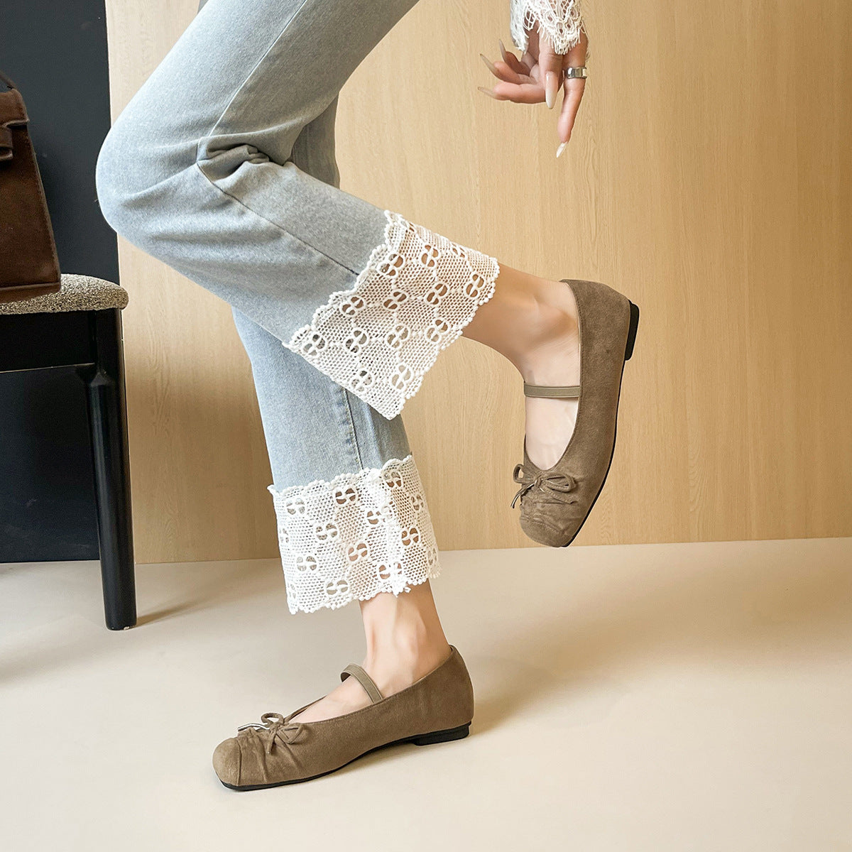 Women's Ballet Flats with Decorative Strap and Comfortable Pleated Design