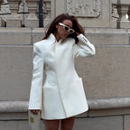 Elegant Blazer Jacket with Pockets and Modern Cut