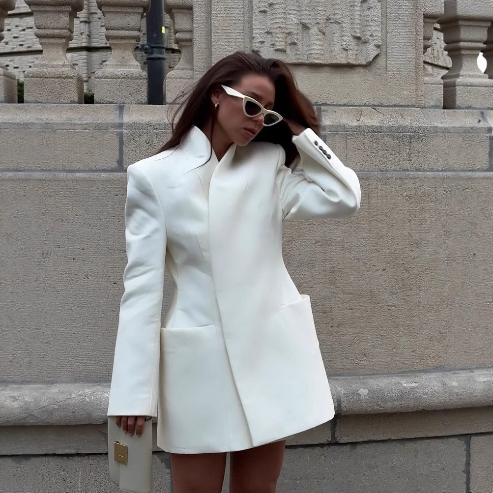 Elegant Blazer Jacket with Pockets and Modern Cut