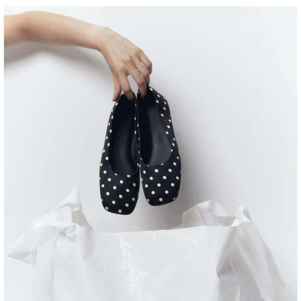 Women's Ballet Flats with Elegant Dot Pattern and Comfortable Lining