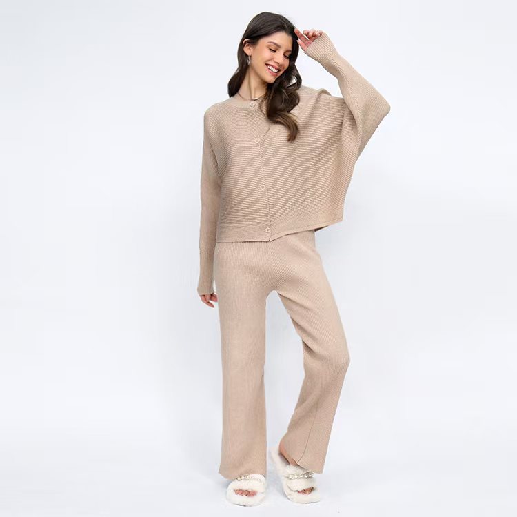 Women's High-Quality Knit Lounge Set with Wide Cut and Button Details