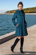 Elegant Wool Coat with Modern Collar and Pockets