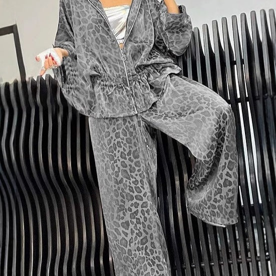 Casual Jumpsuit with Leopard Print and Wide Cut