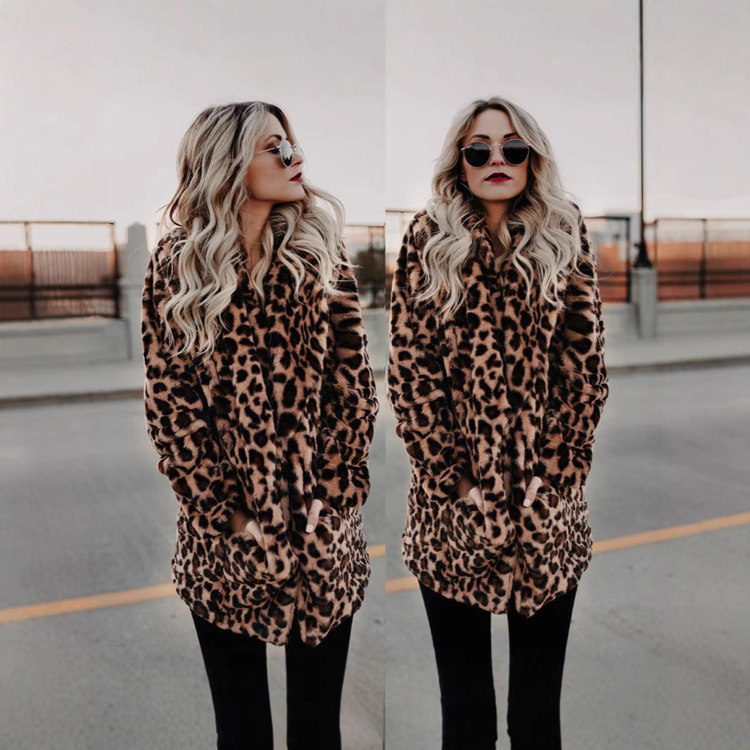 Women's Luxurious Faux Fur Coat in Exotic Leopard Print