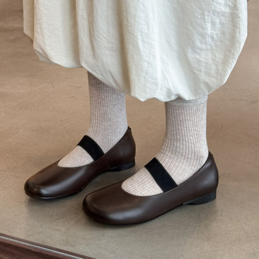 Women's Ballet Flats with Elastic Strap and Leather Surface