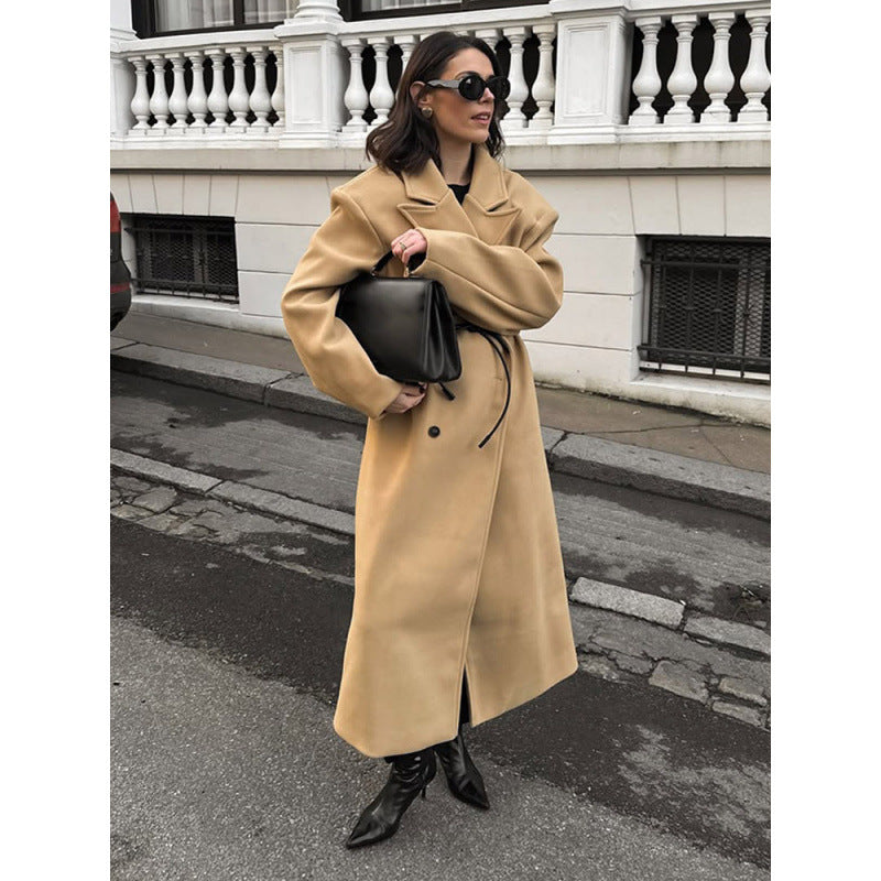 Elegant Wool Coat in Modern Retro Design