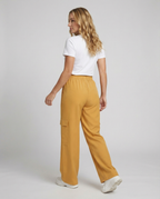 Women's Wide-Cut Cargo Pants with Practical Pockets