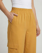 Women's Wide-Cut Cargo Pants with Practical Pockets