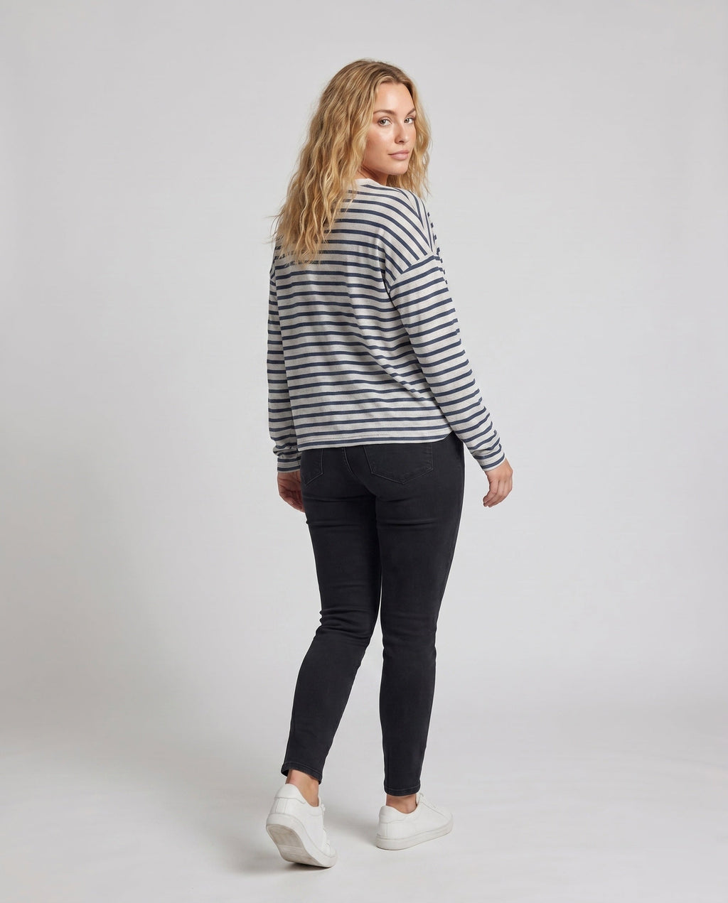 Product 15625046032714 - back_view