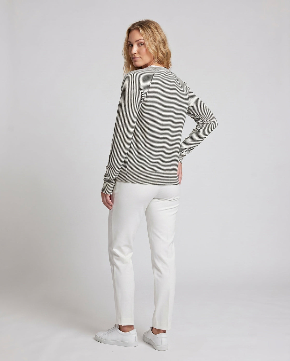 Product 15627229135178 - back_view