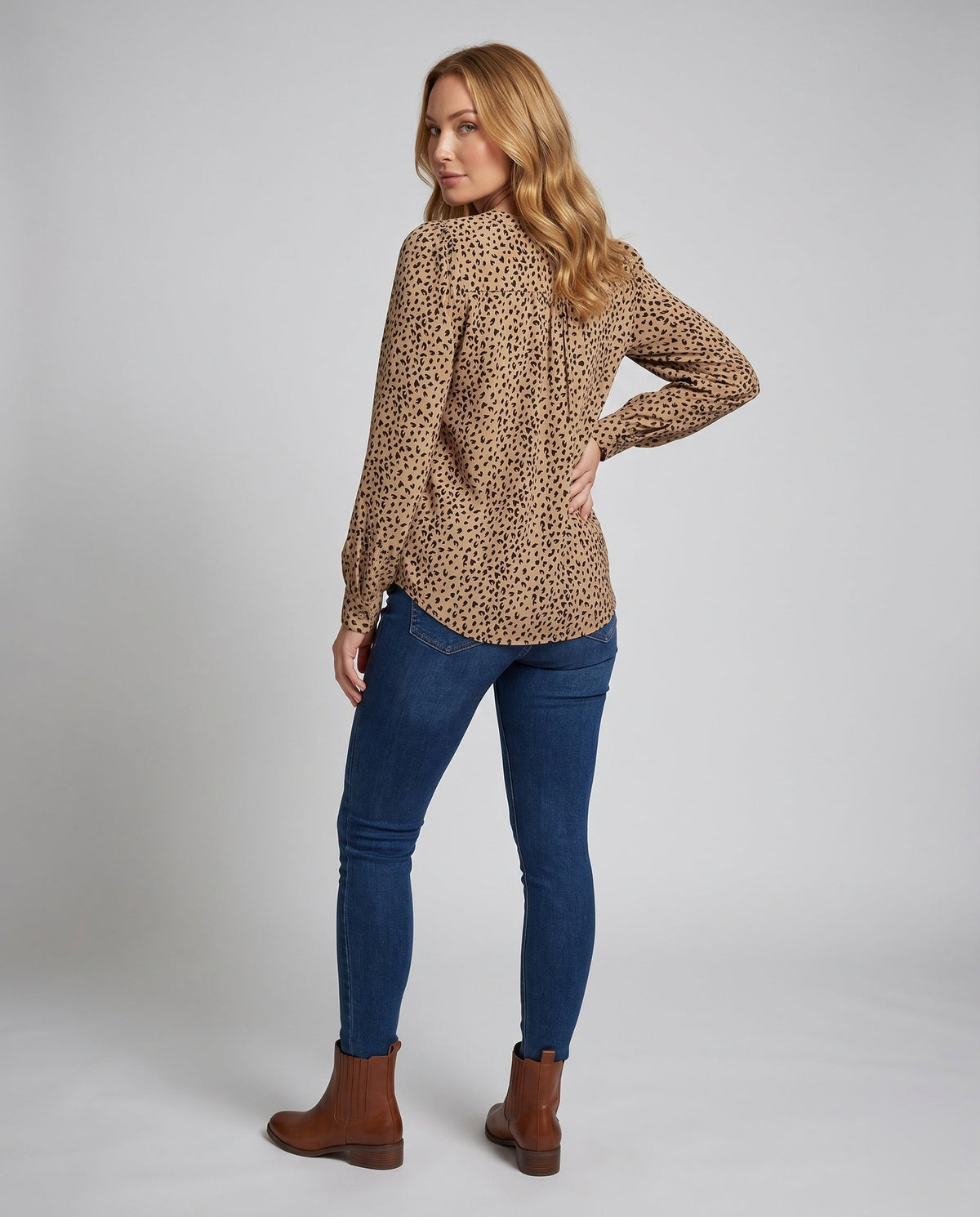 Product 15634916639050 - back_view
