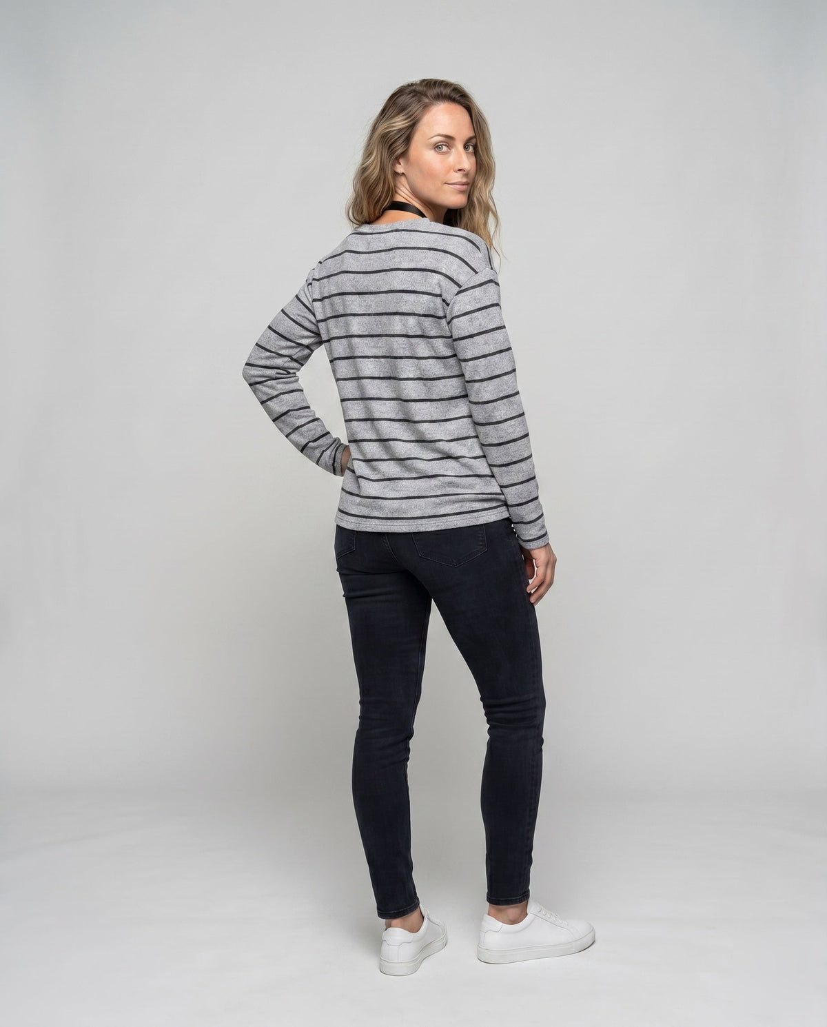 Product 15637857730890 - back_view