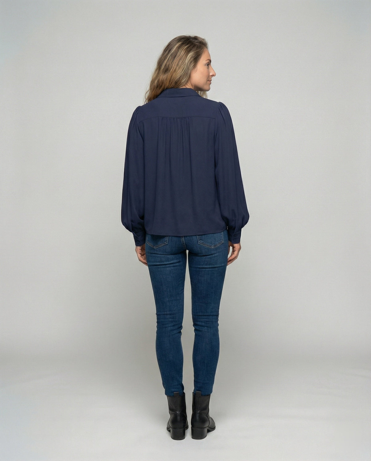 Elegant Blouse with Puff Sleeves and Button Details