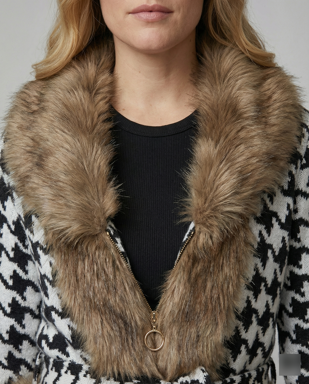 Women's Elegant Transitional Jacket with Faux Fur and Houndstooth