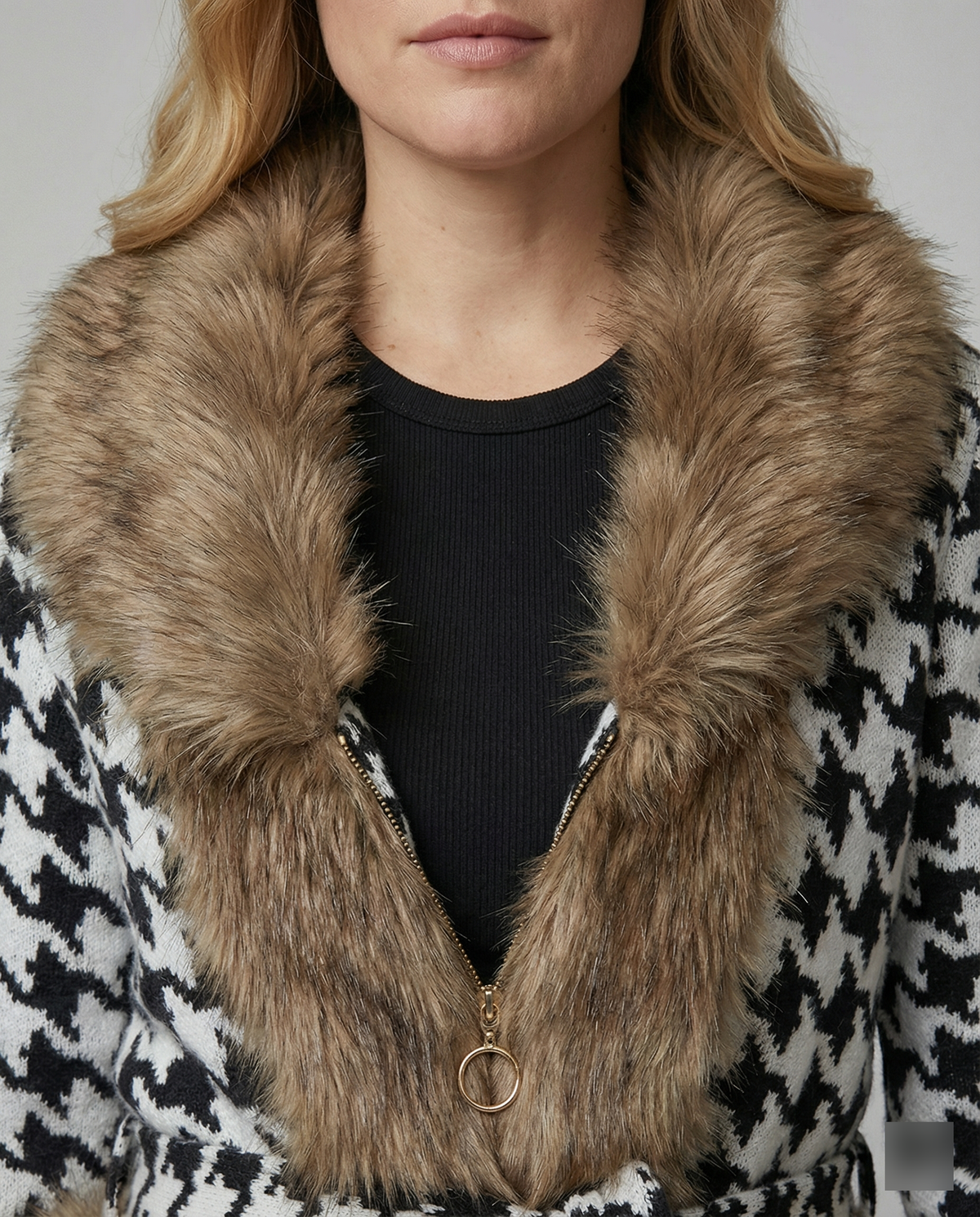 Women's Elegant Transitional Jacket with Faux Fur and Houndstooth