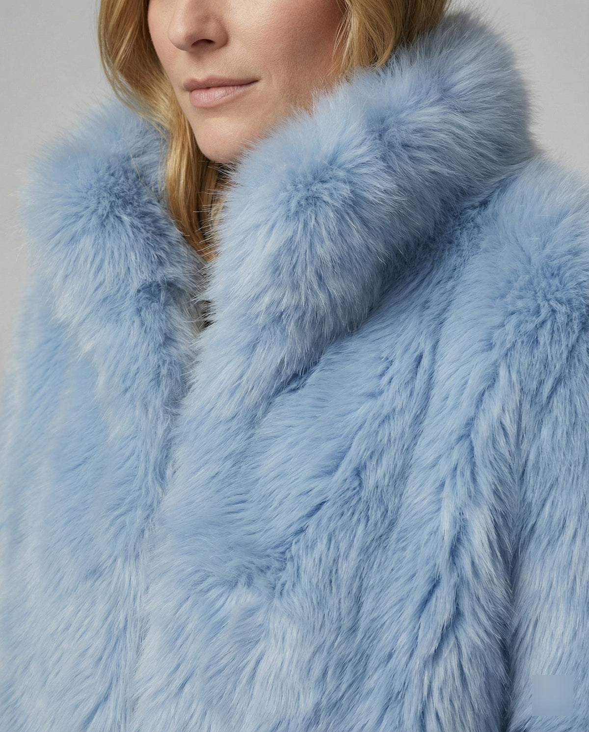 Women's Luxury Faux Fur Coat with Voluminous Sleeves