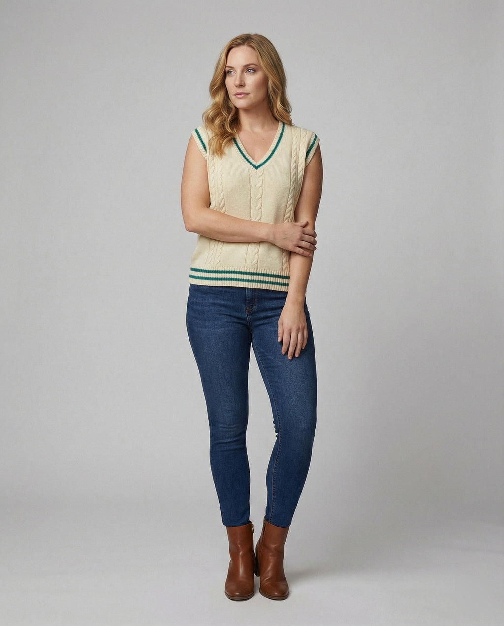 Women's Sleeveless V-Neck Knit Sweater with Cable Knit Pattern